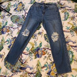 🎩Hollister- Ultra High Rise Mom Jean